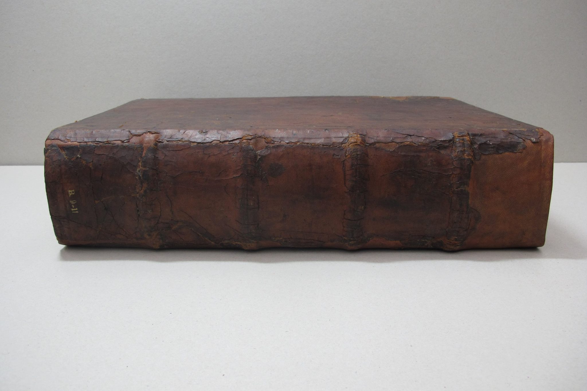 Księgi uratowane - wystawa starodruków po konserwacji